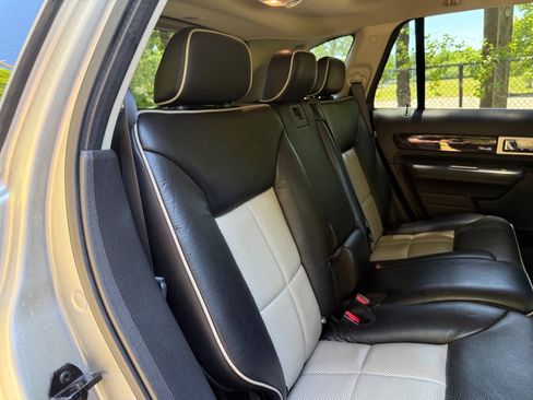 Used 2009 Lincoln MKX AWD image 18