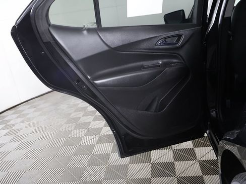 Used 2019 Chevrolet Equinox LT w/ LPO, Cargo Package FWD image 23