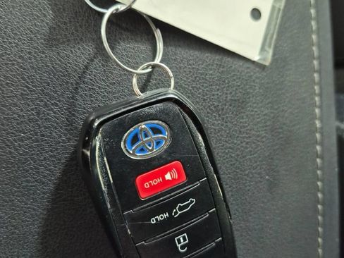Used 2021 Toyota Venza LE AWD/4WD image 31