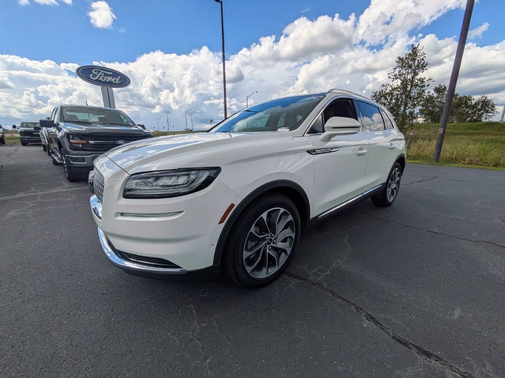 Used 2022 Lincoln Nautilus Reserve w/ Equipment Group 201A FWD image 8