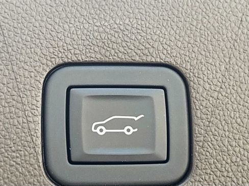 Used 2024 GMC Yukon XL SLT w/ SLT Luxury Package image 15