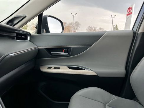 Used 2023 Toyota Venza Limited image 44