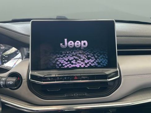 Used 2022 Jeep Compass Limited w/ Sun and Sound Group AWD/4WD image 11