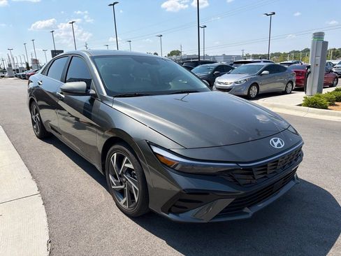 Certified 2026 Hyundai Elantra Limited FWD image 12