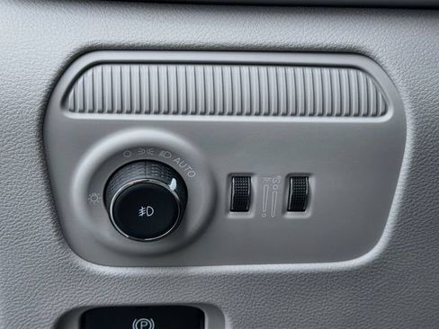 Used 2025 Jeep Wagoneer 4WD image 11
