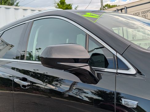 Used 2017 Cadillac XT5 Luxury w/ Driver Awareness Package FWD image 10