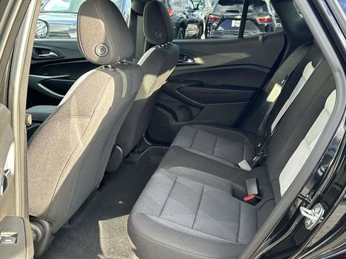 Used 2025 Chevrolet Trax RS w/ Sunroof Package image 19