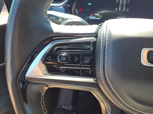 Used 2023 Jeep Grand Cherokee Overland w/ Advanced Protech Group III AWD/4WD image 7