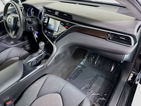 Used 2018 Toyota Camry L image 29
