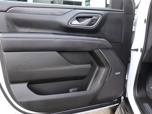 Used 2023 GMC Yukon XL SLT image 13