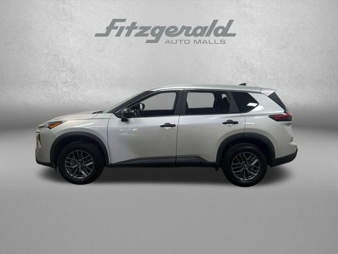 Used 2024 Nissan Rogue S FWD image 2