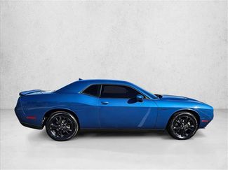 Used 2022 Dodge Challenger SXT video 4