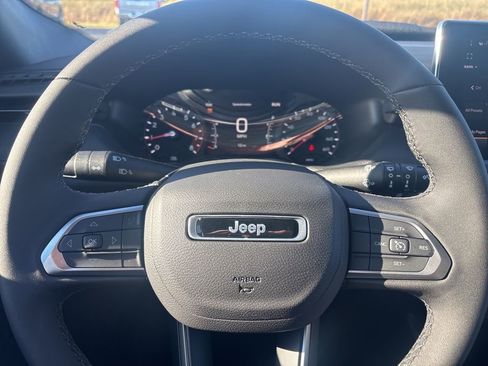 New 2026 Jeep Compass Latitude image 10