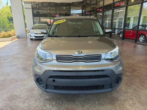 Used 2019 Kia Soul FWD image 2