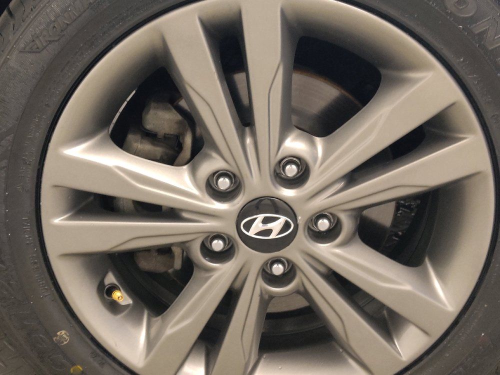 Used 2017 Hyundai Elantra Value Edition FWD image 31