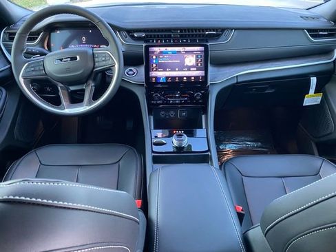 New 2025 Jeep Grand Cherokee Limited image 36