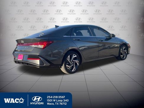 Used 2025 Hyundai Elantra SEL image 12