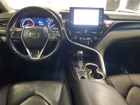 Used 2021 Toyota Camry XLE image 11
