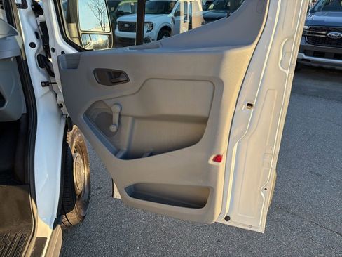 Used 2015 Ford Transit 150 Base image 18
