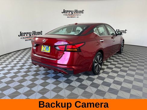 Used 2022 Nissan Altima 2.5 SV w/ SV Premium Package image 7