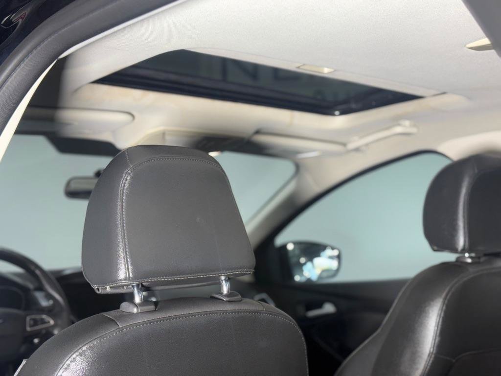 Used 2018 Ford Focus Titanium FWD image 15