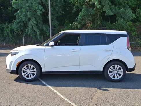 Used 2023 Kia Soul LX FWD image 4