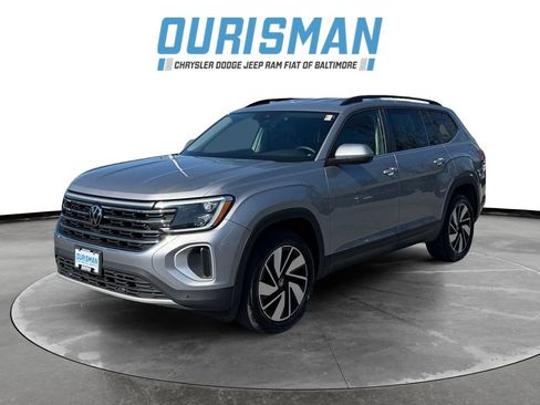 Used 2024 Volkswagen Atlas SE image 2