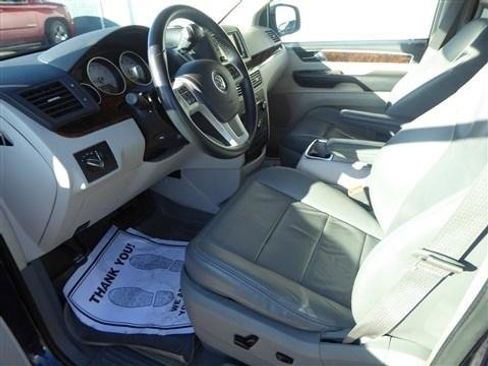 Used 2014 Volkswagen Routan SEL Premium image 13