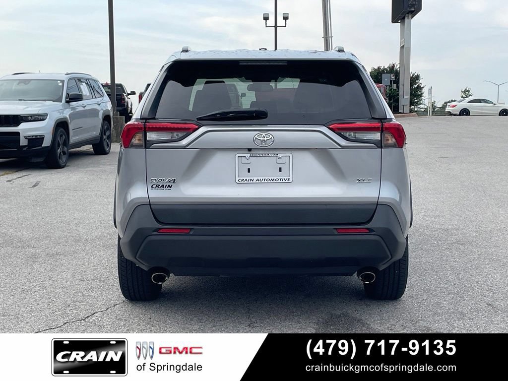 Used 2020 Toyota RAV4 XLE FWD image 6