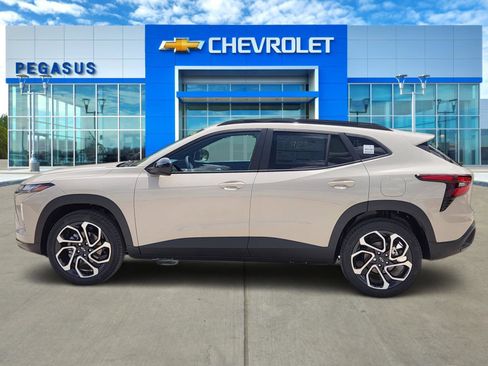 New 2026 Chevrolet Trax RS w/ Driver Confidence Package FWD image 3