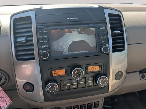 Used 2016 Nissan Frontier SL w/ Moonroof Package AWD/4WD image 27