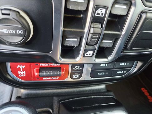 Used 2021 Jeep Wrangler Unlimited Rubicon w/ Xtreme Recon 35" Tire Package image 34