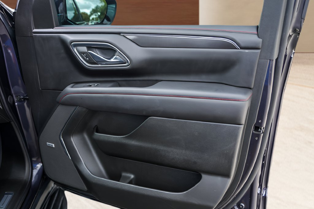 Used 2024 Chevrolet Suburban RST w/ Luxury Package RWD image 34
