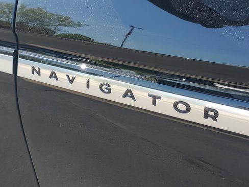 New 2026 Lincoln Navigator Reserve AWD/4WD image 7