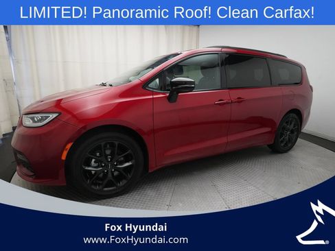 Used 2025 Chrysler Pacifica Limited FWD image 1