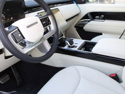 New 2026 Land Rover Range Rover Long Wheelbase SE image 11