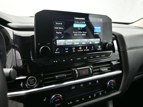 Used 2024 Nissan Pathfinder SL image 19