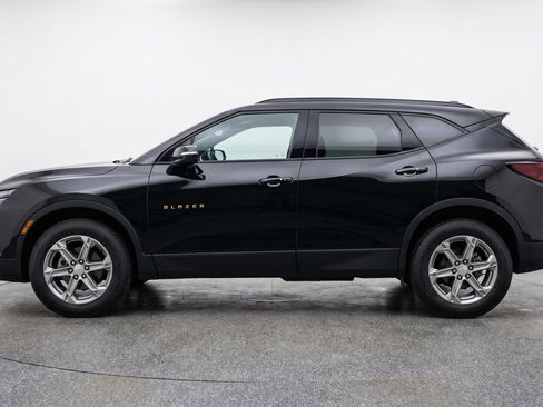 Used 2025 Chevrolet Blazer LT FWD image 5