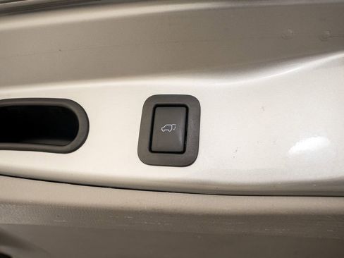 Used 2016 Toyota Highlander XLE image 6