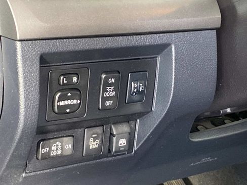 Used 2017 Toyota Tundra SR5 w/ SR5 Upgrade Package AWD/4WD image 13