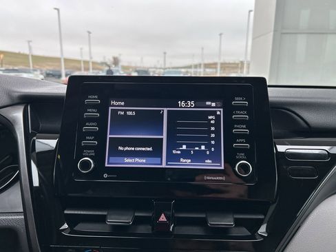 Used 2024 Toyota Camry SE image 16