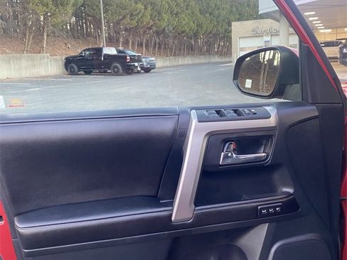 Used 2015 Toyota 4Runner Limited image 12