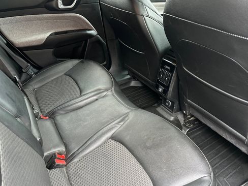 Used 2024 Jeep Compass Latitude image 17