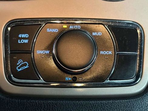 Used 2017 Jeep Grand Cherokee Limited AWD/4WD image 30