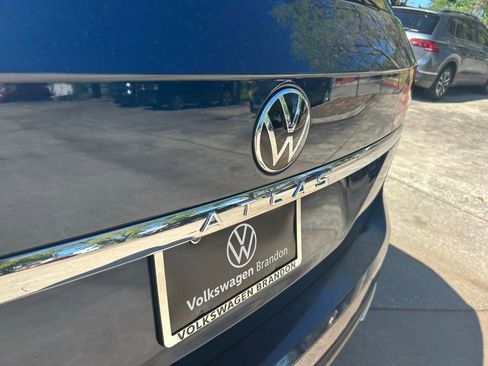 Used 2023 Volkswagen Atlas SE w/ Black Wheel Package FWD image 33