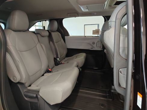 New 2026 Toyota Sienna XLE image 21