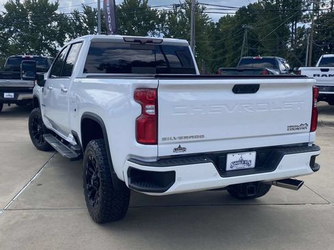 Used 2020 Chevrolet Silverado 2500 High Country w/ Technology Package AWD/4WD image 6