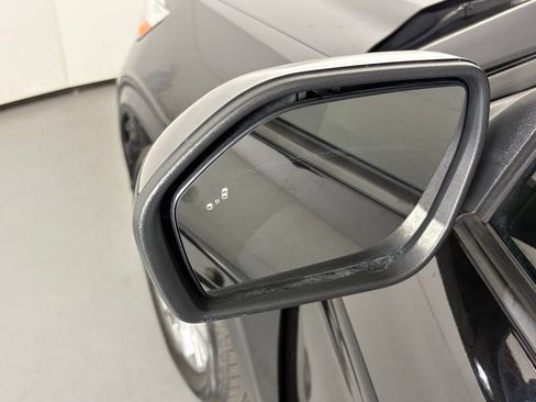 Used 2023 Ford Explorer Limited image 11