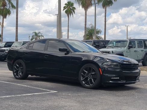 Used 2022 Dodge Charger SXT w/ Driver Convenience Group RWD image 2