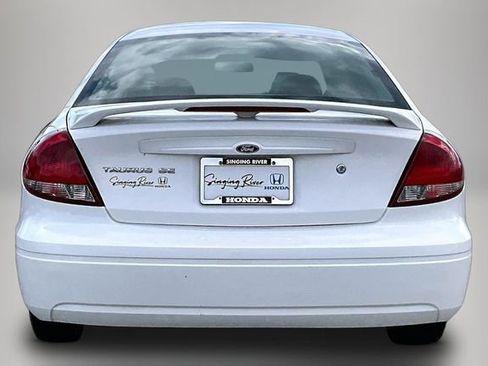 Used 2005 Ford Taurus SE image 6